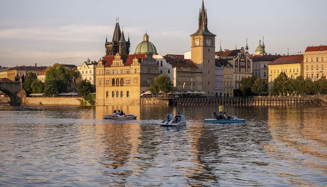 Activation Content B2C - VOL.008 - Activation_Content_B2C-Destination_Explorer_Mindset-Radisson_Blu-SoMe_Other_Display_CRM_Web_Module-Image_Influencer-Other-EN-CESEEBA-Leisure