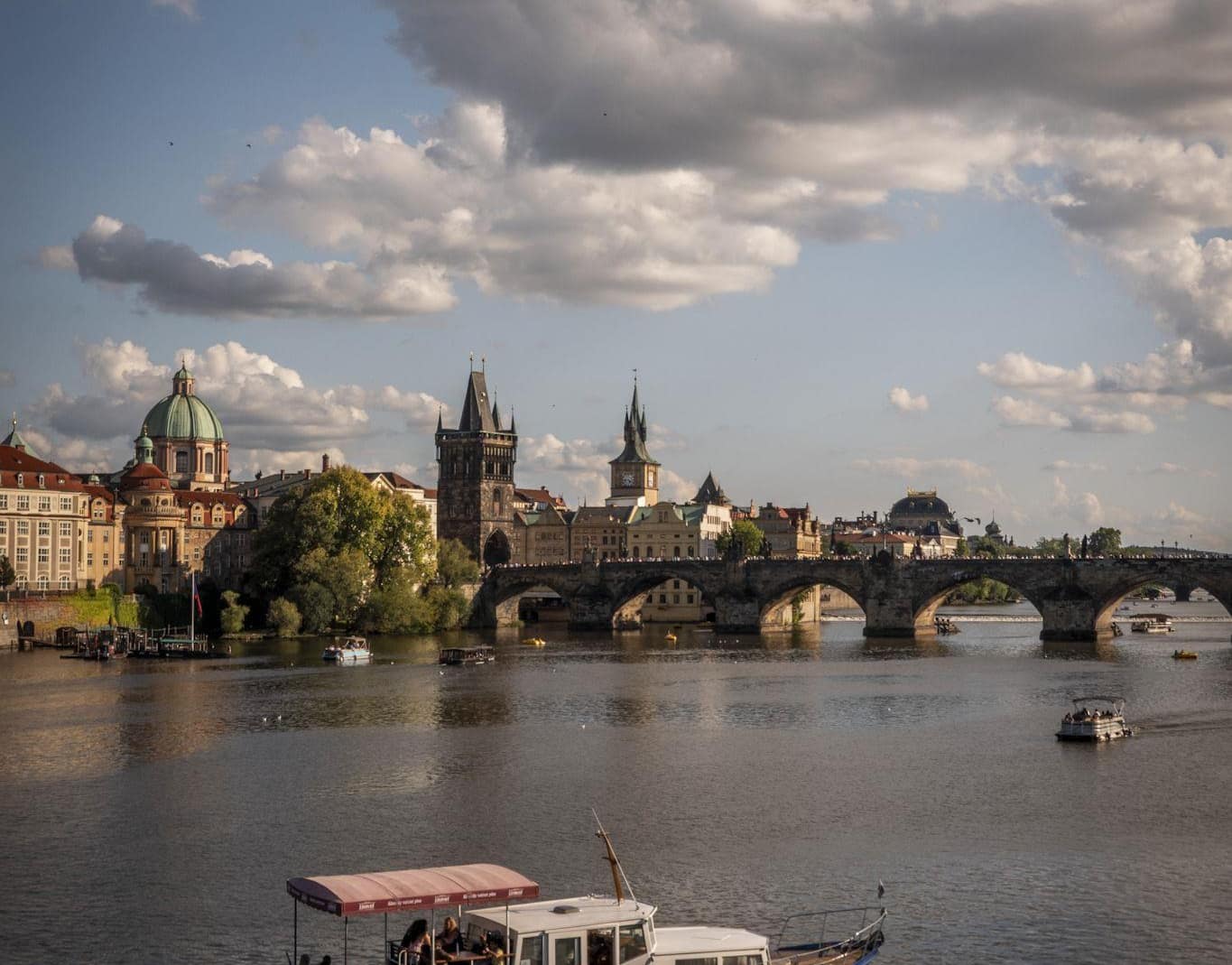 Activation Content B2C - VOL.008 - Activation_Content_B2C-Destination_Explorer_Mindset-Radisson_Blu-SoMe_Other_Display_CRM_Web_Module-Image_Influencer-Other-EN-CESEEBA-Leisure