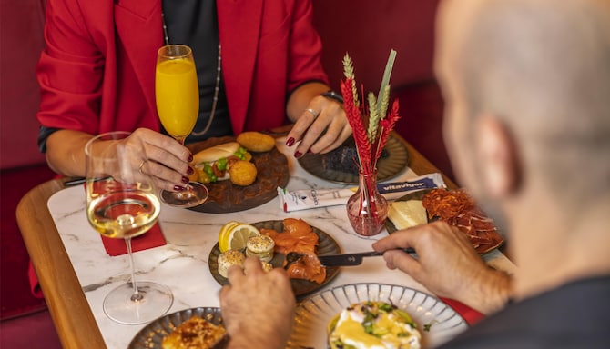 Activation Content B2C - VOL.009 - Activation_Content_B2C-Radisson_RED-Homepage_Banner_Web-1000x300-ES_EN-MED-General