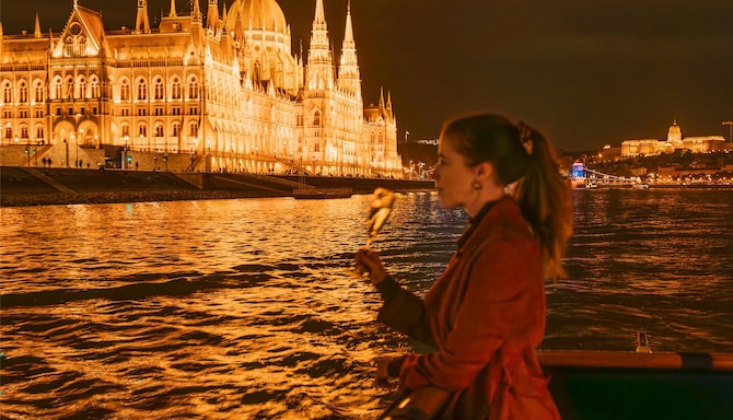 Activation Content B2C - VOL.009 - Activation_Content_B2C-Destination_Explorer_Mindset_Feel_Good_Gastronomy_Leisure-Radisson_Collection-Web_Module_SoMe-Image_Influencer-Other-EN-CESEEBA-Leisure