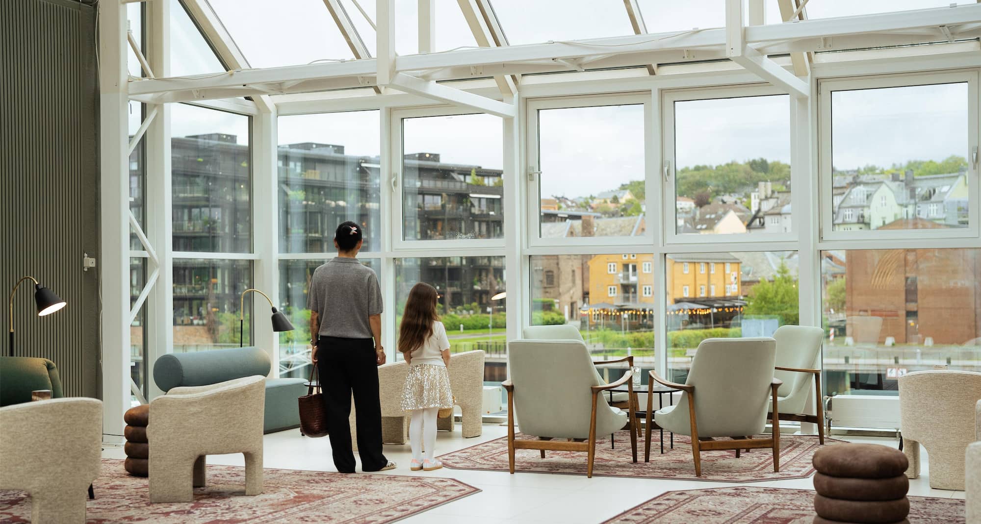 Activation Content B2C - VOL.009 - Activation_Content_B2C-Family-Radisson_Blu-Homepage_Banner_Web_SoMe-Carousel-1080x1920-EN-NOBLX-General