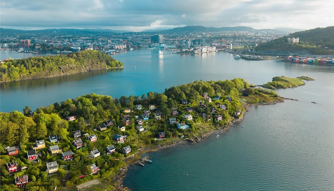 Activation Content B2C - VOL.009 - Activation_Content_B2C-Destination-Radisson_RED-Homepage_Banner_Web_SoMe-Carousel-1080x1920-EN-NOBLX-General