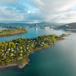 Activation Content B2C - VOL.009 - Activation_Content_B2C-Destination-Radisson_RED-Homepage_Banner_Web_SoMe-Carousel-1080x1920-EN-NOBLX-General