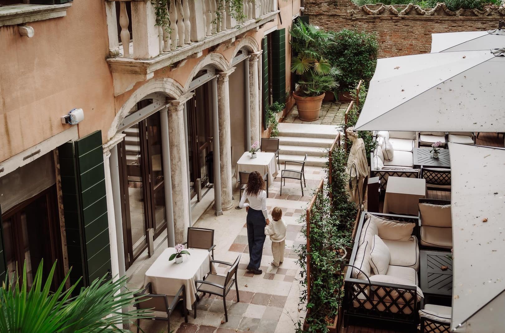 Activation Content B2C - VOL.009 - Activation_Content_B2C-Radisson_Collection-Web_Module-16x9-NA-MED-Family