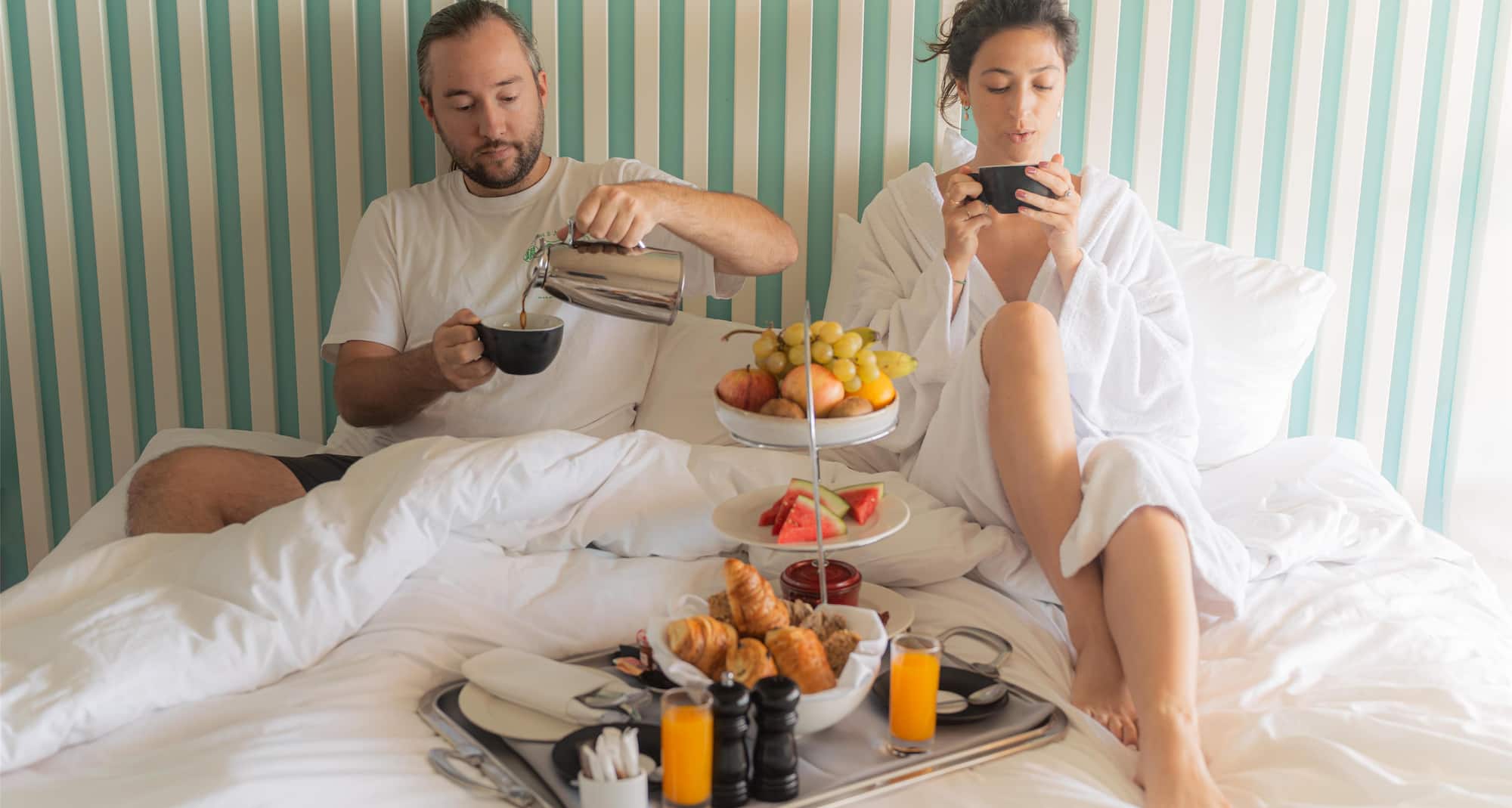 Activation Content B2C - VOL.010 - Activation_Content_B2C-Explorer_Mindset-Radisson_Blu-Web_Module_SoMe-Image-1080x1920-EN-MED-Couples