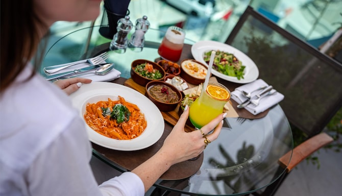 Activation Content B2C - VOL.010 - Activation_Content_B2C-Radisson_Blu-Web_Module_Homepage_Banner_Web_CRM-16x9-EN-MEAT-General