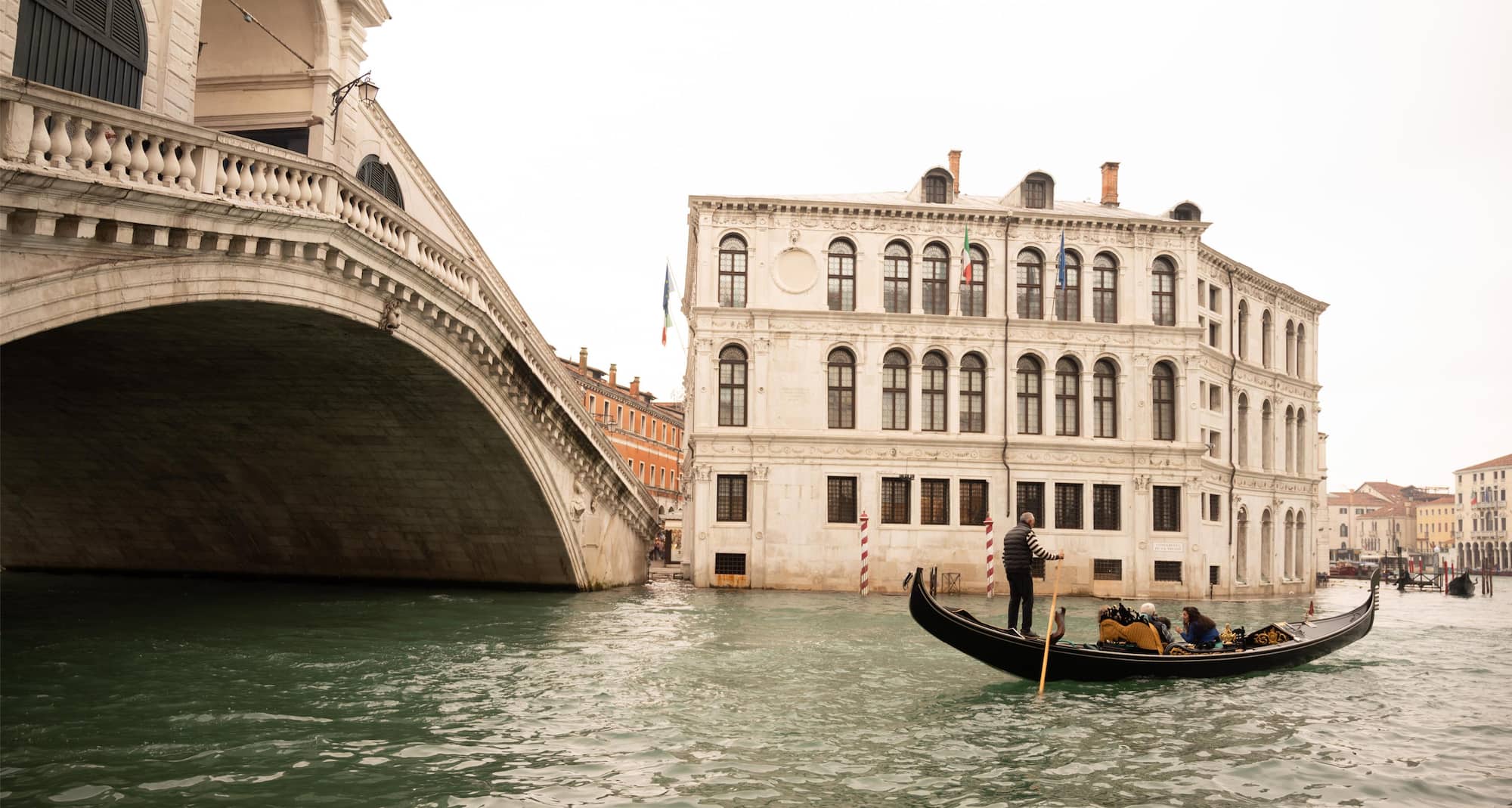 Activation Content B2C - VOL.010 - Activation_Content_B2C-Radisson_Collection-Web_Module-16x9-NA-MED-General