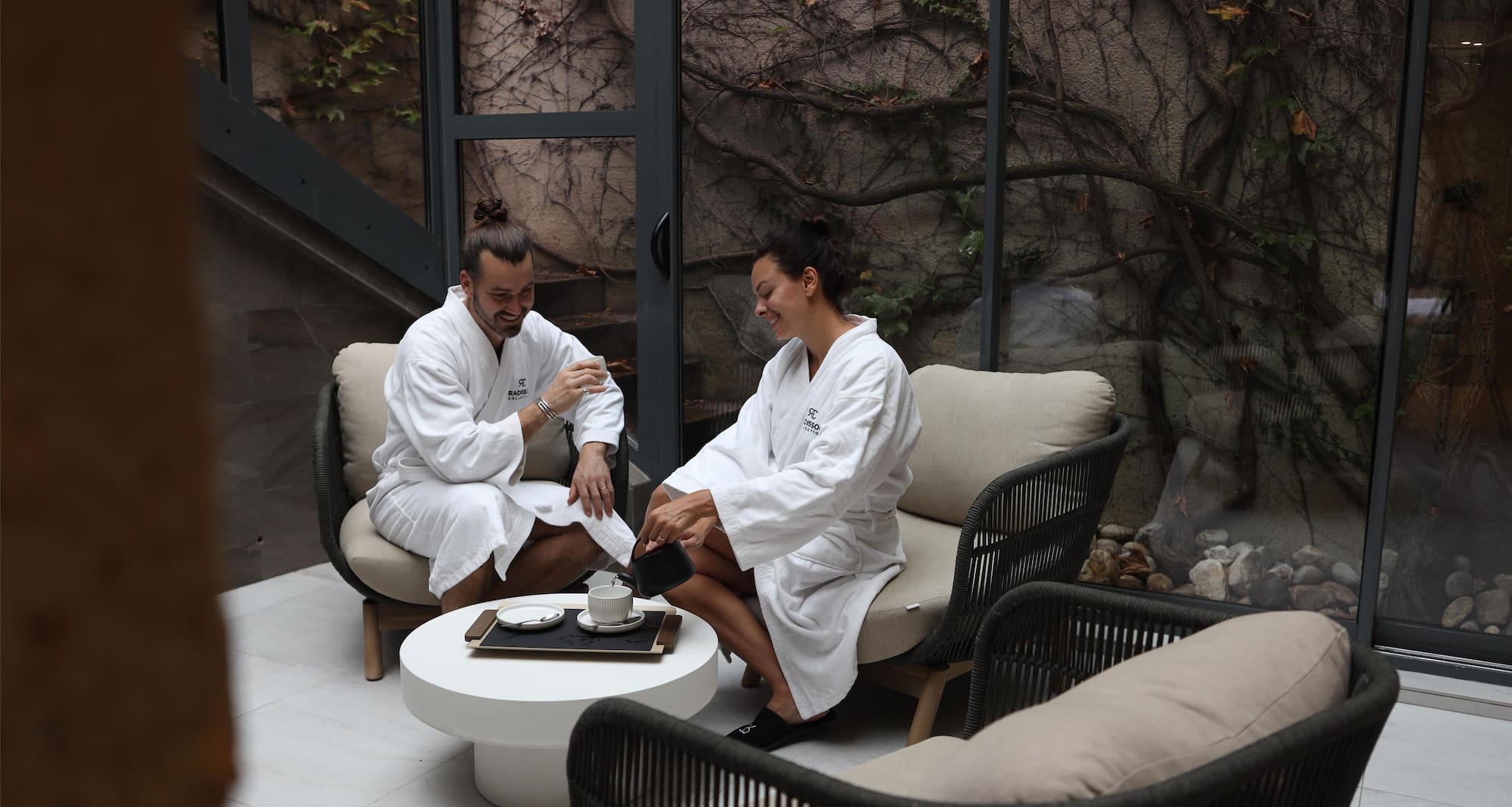 Activation Content B2C - VOL.010 - Activation_Content_B2C-Local_Heritage-Radisson_Collection-SoMe_Web_Module-Image-1080x1920-EN-MED-Family