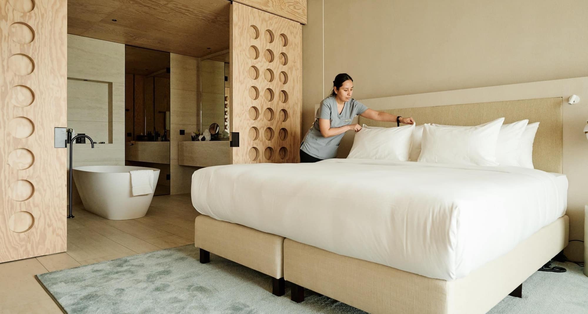 Activation Content B2C - VOL.010 - Activation_Content_B2C-Authentic_Content_B2B-Leisure_Bleisure_Outdoor_Lifestyle_WellnessandWellbeing-Radisson_Collection-SoMe_Homepage_Banner_Web_Other_Display-Image-Other-NA-NOBLX-Leisure