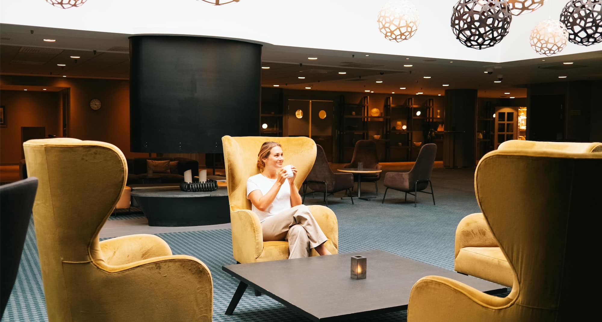 Activation Content B2C - VOL.010 - Activation_Content_B2C-AdventureandSports_Destination_Outdoor_Lifestyle_Explorer_Mindset-Radisson_Blu-Homepage_Banner_Web_SoMe-Carousel-1080x1920-EN-NOBLX-General