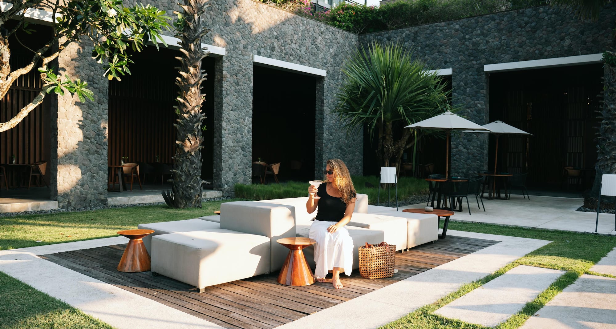 Activation Content B2C - VOL.010 - Activation_Content_B2C-Radisson_Blu-Web_Module-1080x1920-EN_Indonesian-SEAP-General