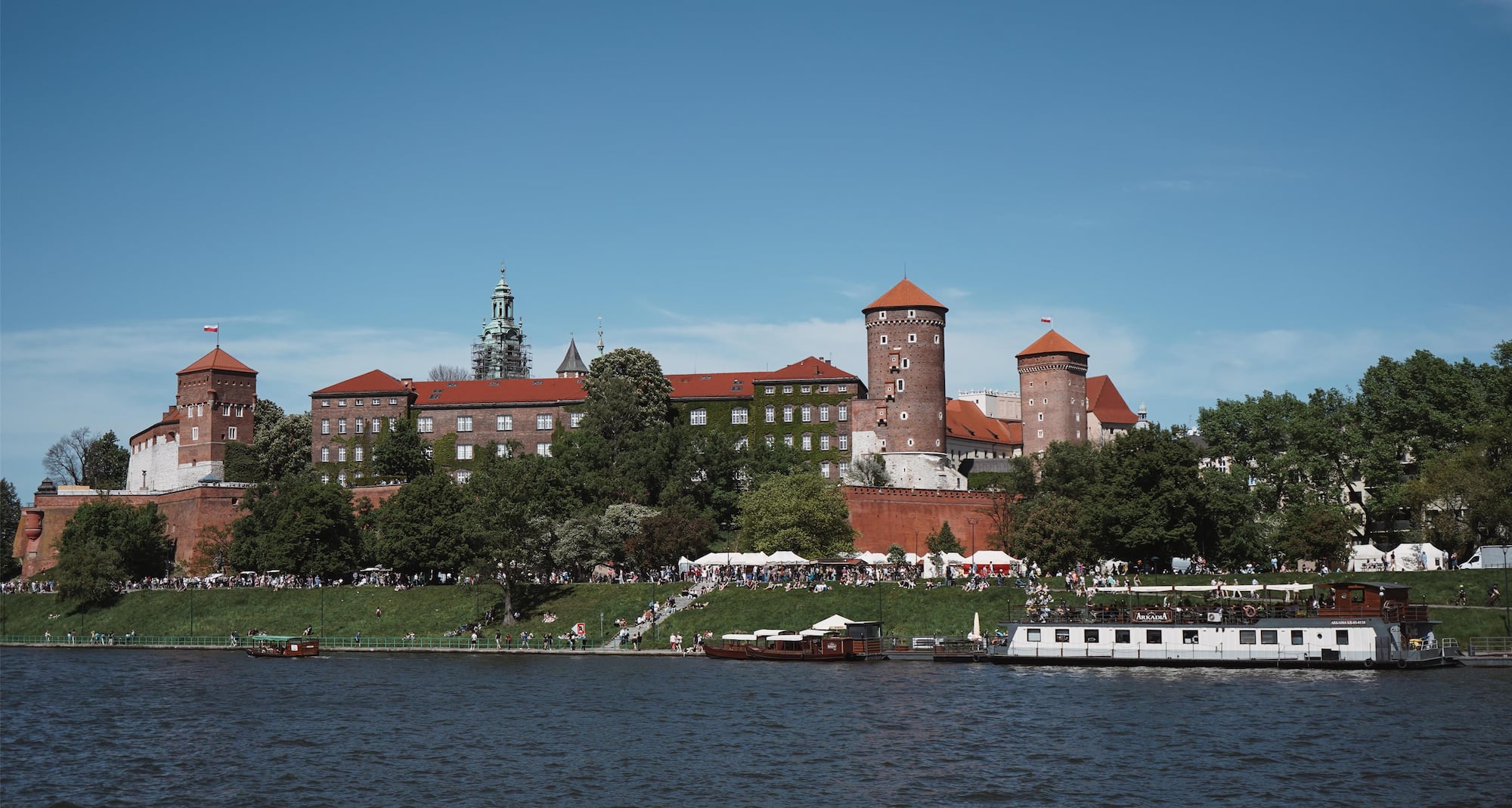 Activation Content B2C - VOL.010 - Activation_Content_B2C-Radisson_RED-Web_Module_Other-1080x1920-EN-CESEEBA-Leisure