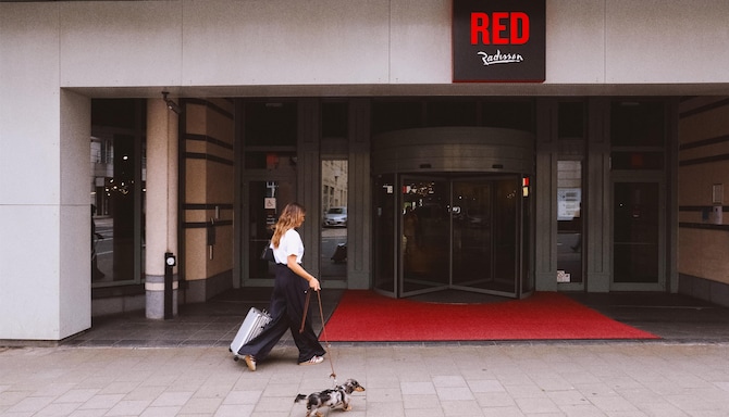 Activation Content B2C - VOL.010 - Activation_Content_B2C-Pets_Leisure-Radisson_RED_Radisson_Hotels-SoMe_Web_Module-Image-Other-NA-NOBLX-Leisure