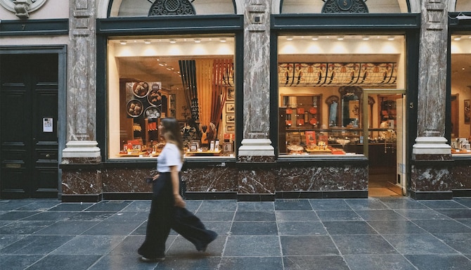Strolling through the Royal Gallery of Saint Hubert
