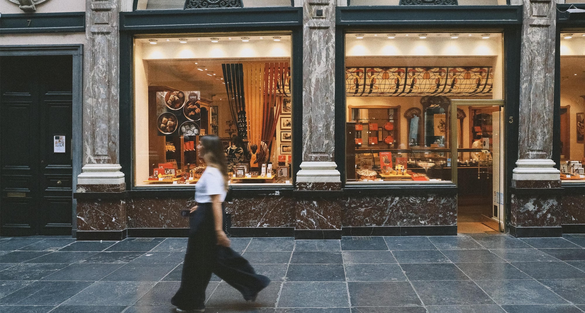 Strolling through the Royal Gallery of Saint Hubert