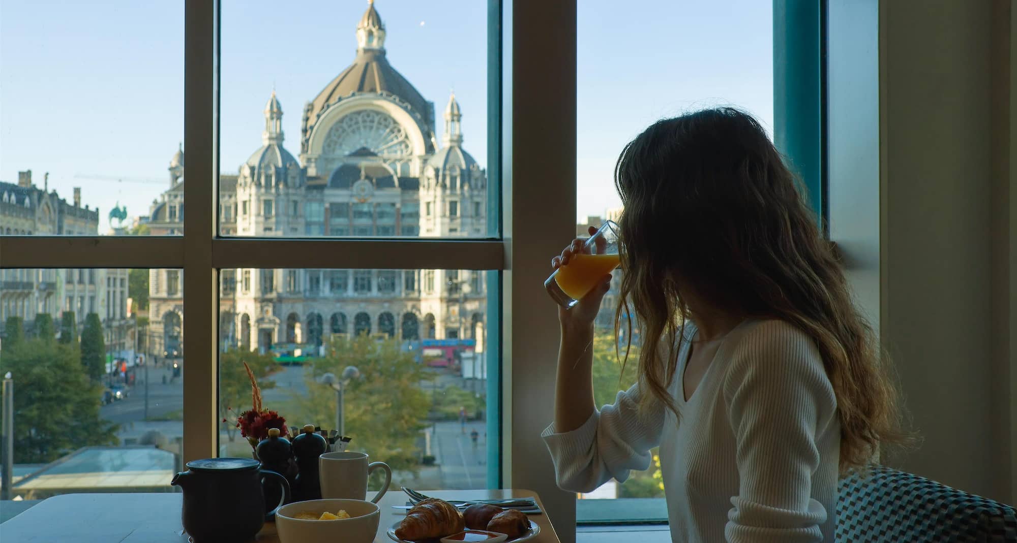Enjoying breakfast with a view of Central Station