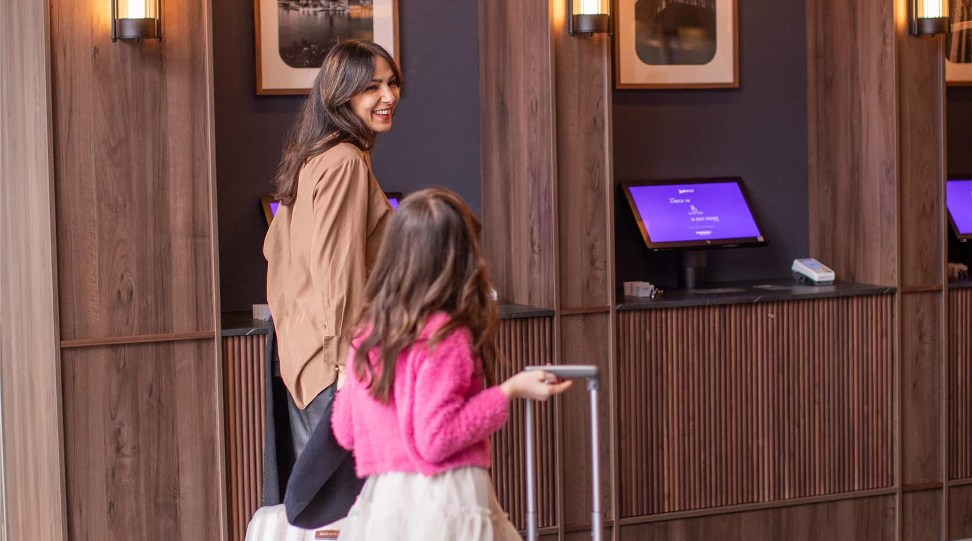 Activation Content B2C - VOL.011 - Activation_Content_B2C-Family_Super_Breakfast-Radisson_Blu_Radisson_Hotels-SoMe-Image-1000x300-NA-NOBLX-General