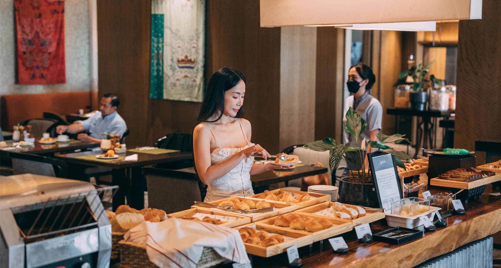 Activation Content B2C - VOL.011 - Activation_Content_B2C-Radisson-Web_Module-1080x1920-EN-SEAP-General