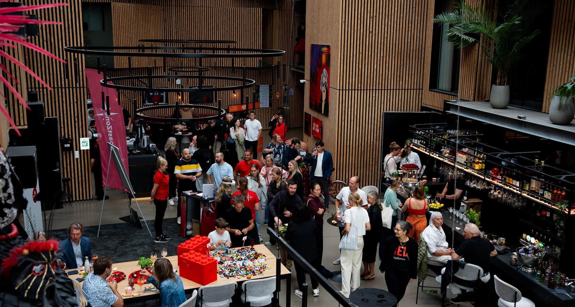 Activation Content B2C - VOL.011 - Activation_Content_B2C-Radisson_RED-Other-1080x1920-EN-NOBLX-General