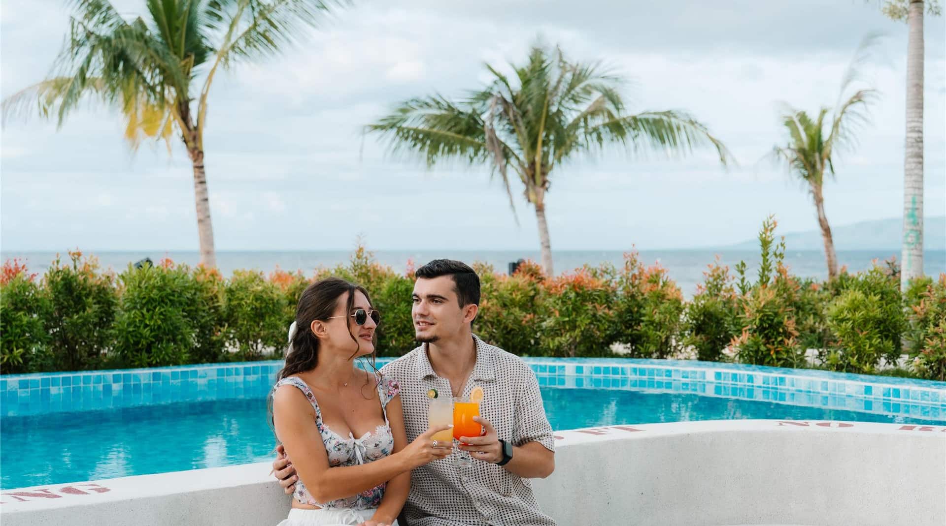 LIME Resort Bohol, a member of Radisson Individuals Premier - Drinks by the pool