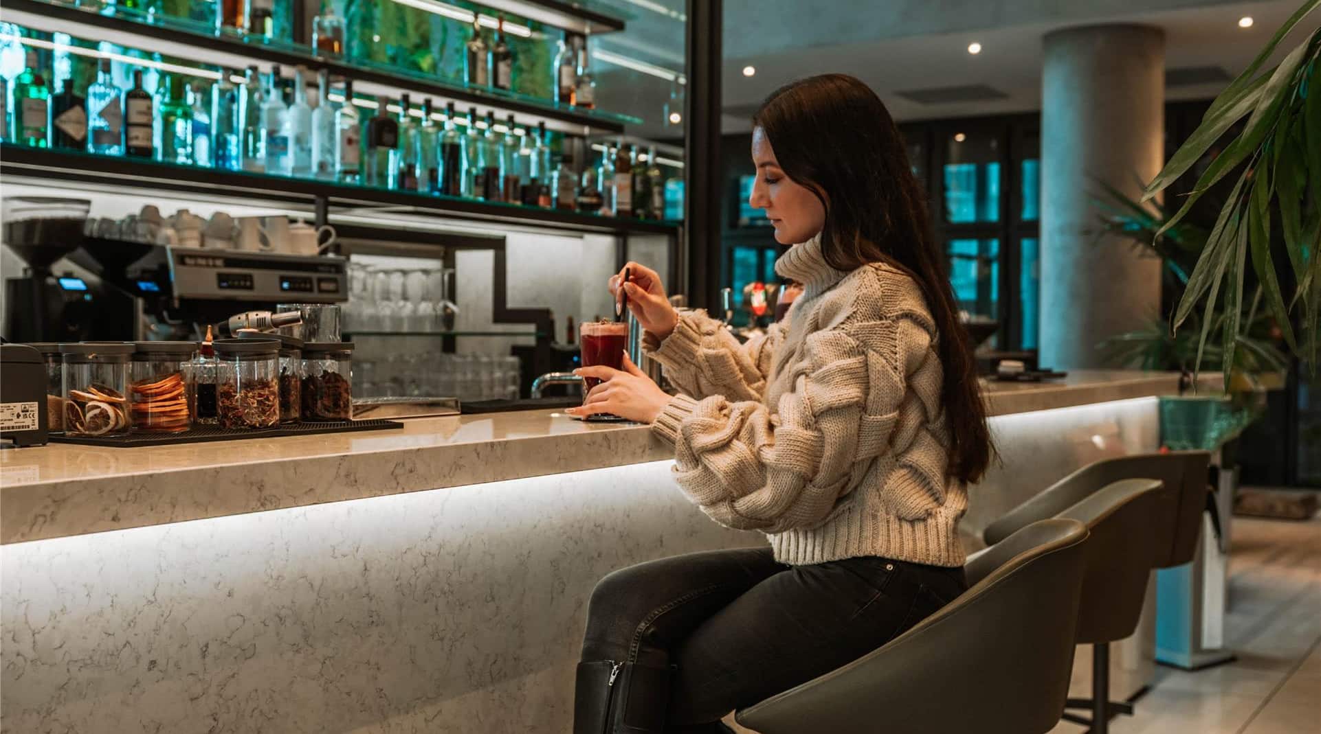 Activation Content B2C - VOL.014 - Activation_Content_B2C-Airport_Hotels_Leisure_Explorer_Mindset-Radisson_Blu-Web_Module_SoMe-Image-1080x1920-EN-MEDandSEE-Leisure