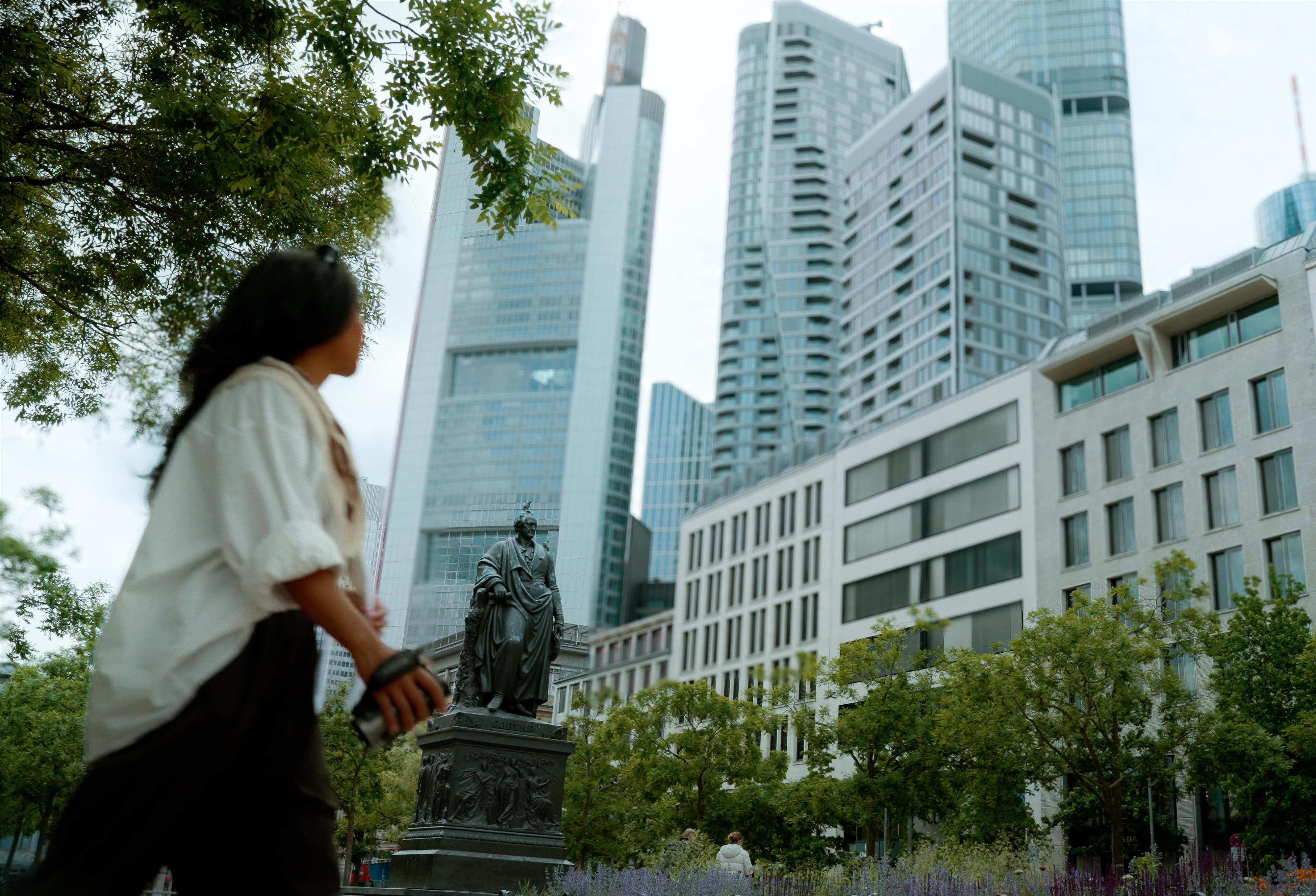 Discover the lively banking district