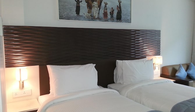 Ambar Sarovar Portico Gandhidham - Twin bed superior room