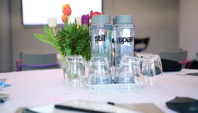 Amsterdam Congress Center - Aqua meeting room cabaret set-up