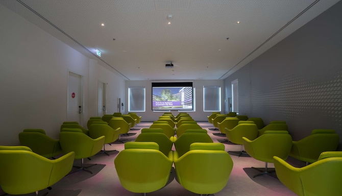 Amsterdam Congress Center - Magenta meeting room theatre set-up