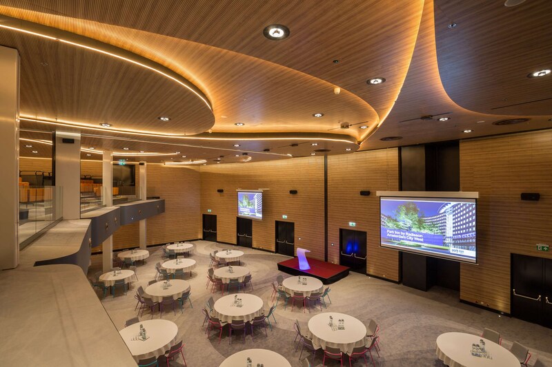 Amsterdam Congress Center - Pearl meeting room balcony view cabaret set-up