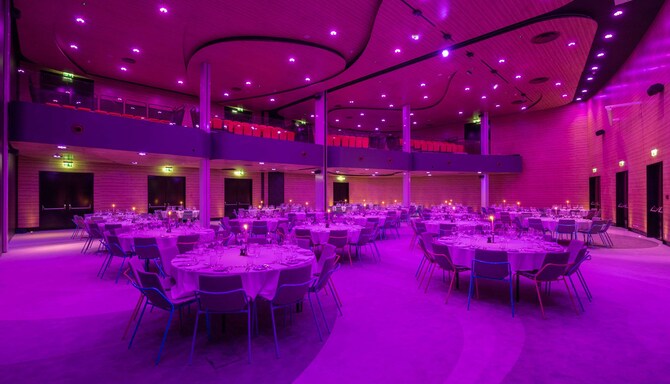 Amsterdam Congress Center - Pearl meeting room cabaret set-up