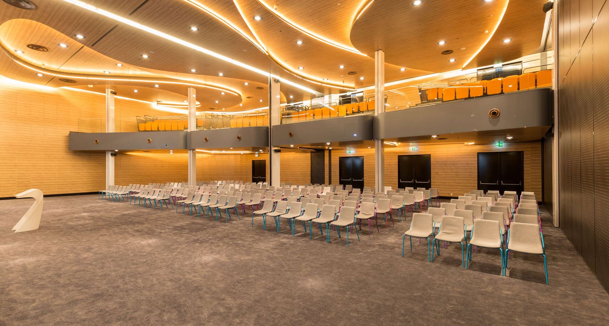 {slide.slideData.multimedia.alternateText}