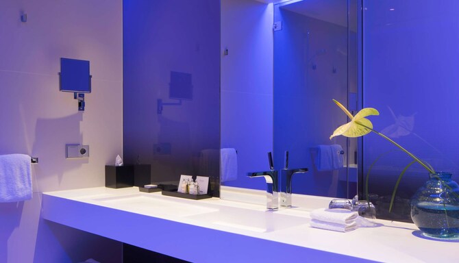 art'otel amsterdam - Guest room