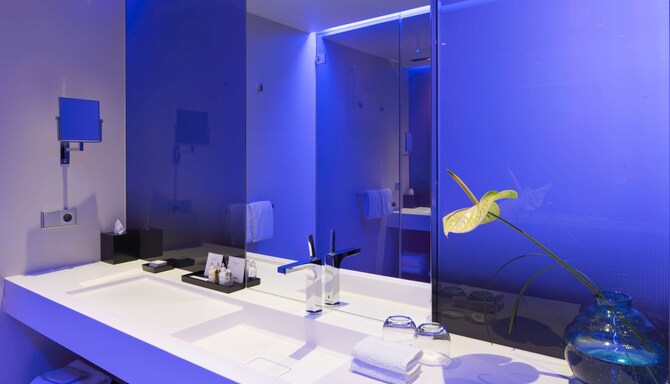 art'otel amsterdam - Guest room