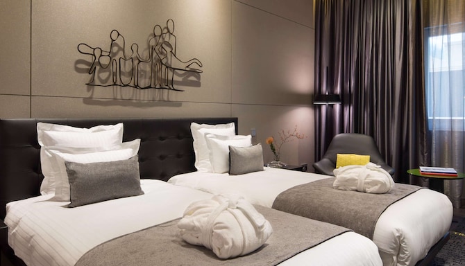 art'otel amsterdam - art room con due letti singoli