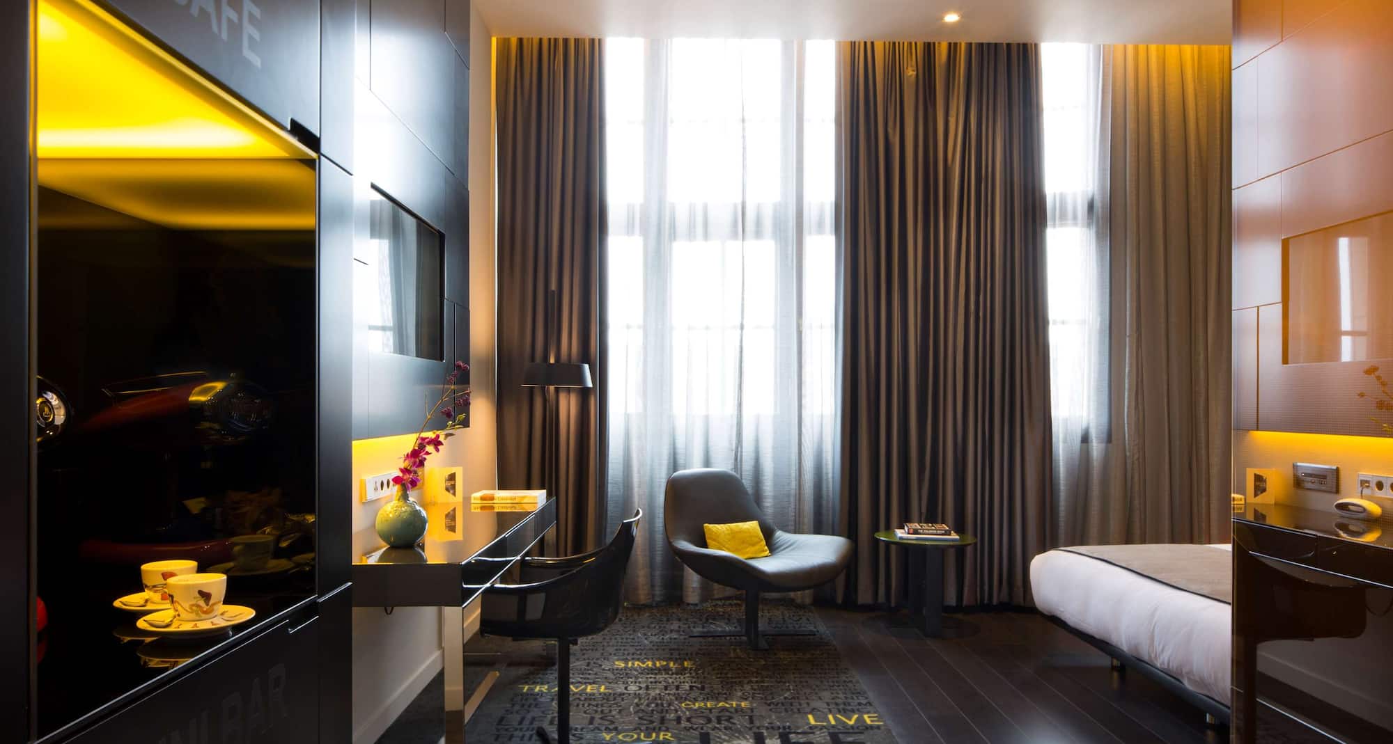 art otel amsterdam - art room King Canal View