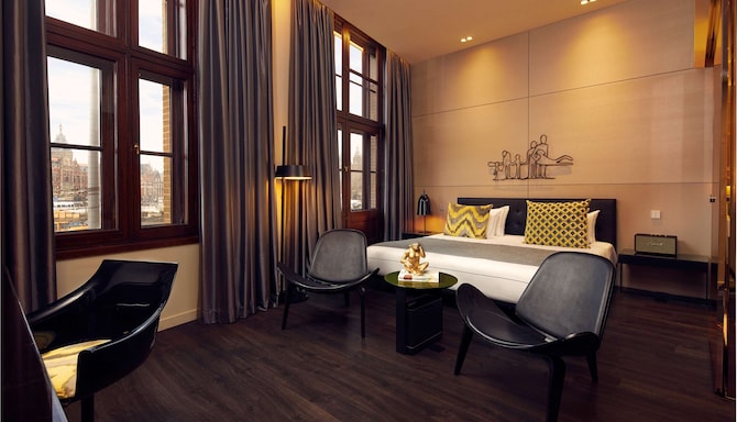 art'otel amsterdam - art room iconic view detail