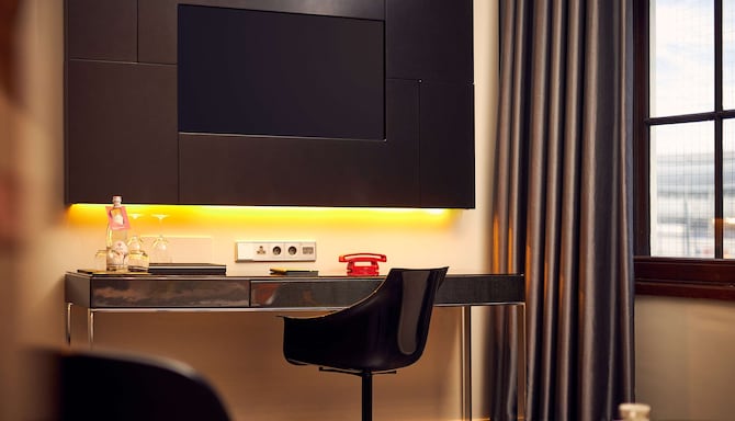 art'otel amsterdam - Guest room