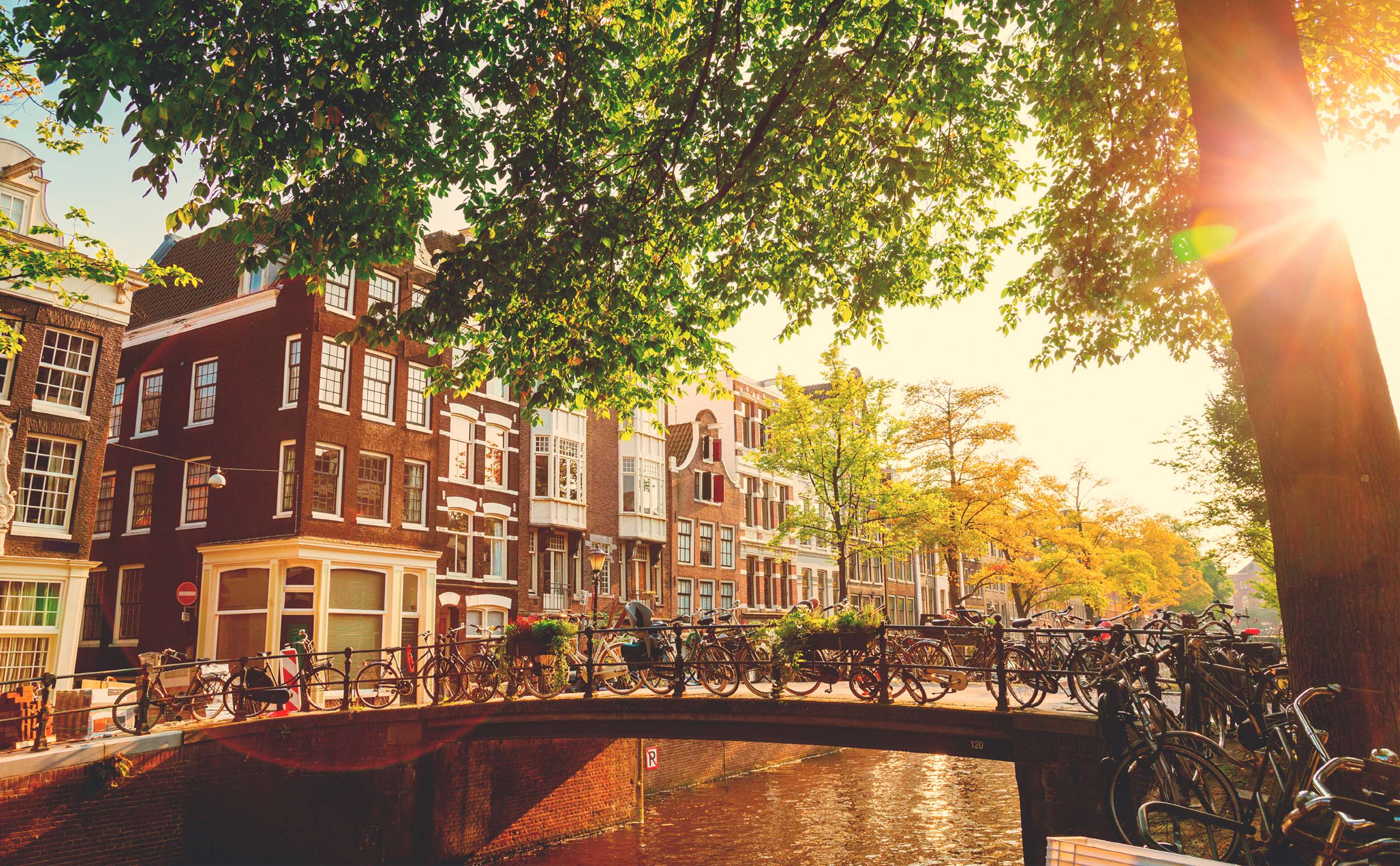 Kanalene i Amsterdam om høsten