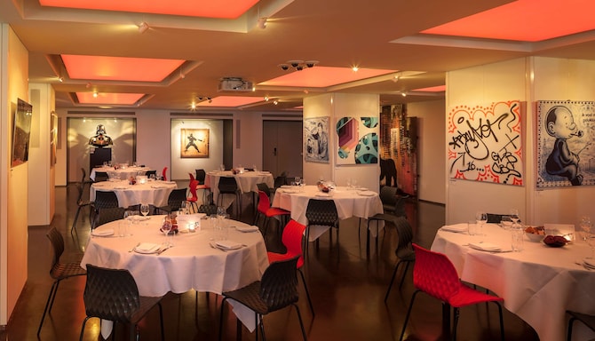 art'otel amsterdam - Gallery dinner set up