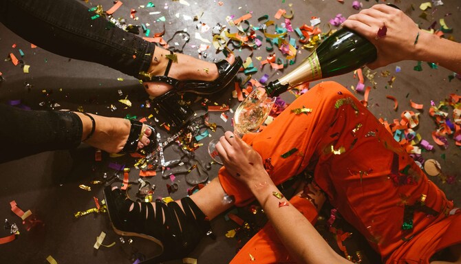 art'otel amsterdam - Celebration with confetti and champagne