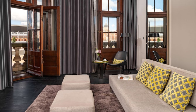 art'otel amsterdam - AAM masterpiece suite living area