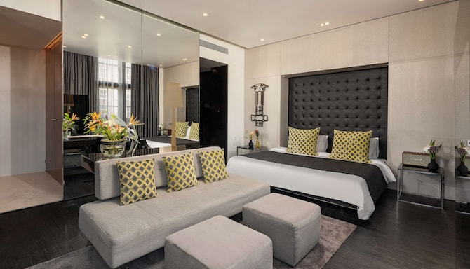 art'otel amsterdam - junior suite iconic view