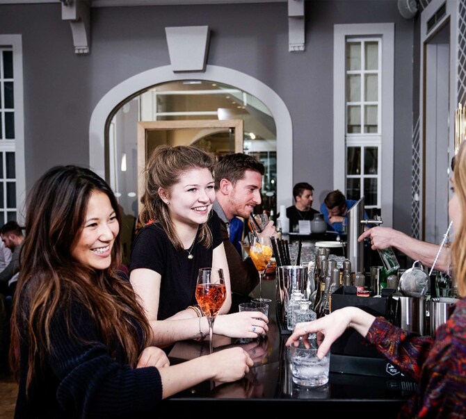 art'otel berlin-mitte: bar del art'otel berlin mitte