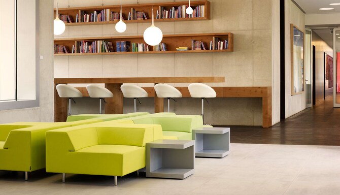 art'otel cologne – art'otel cologne knjižnica