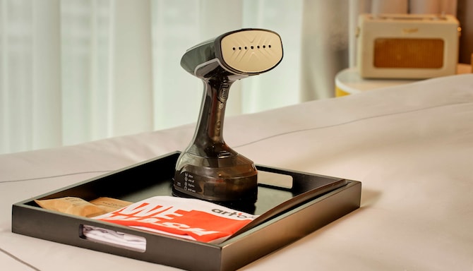 art'otel London Battersea Power Station - وسيلة ترحيب وحُسن استقبال داخل غرفة ضيوف