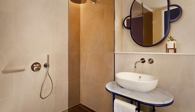 art'otel London Battersea Power Station - حمام غرفة الضيوف