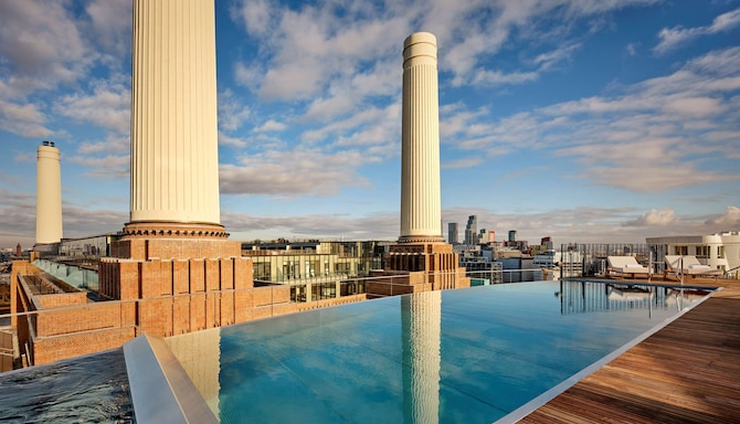art otel London Battersea Power Station - Rooftop pool