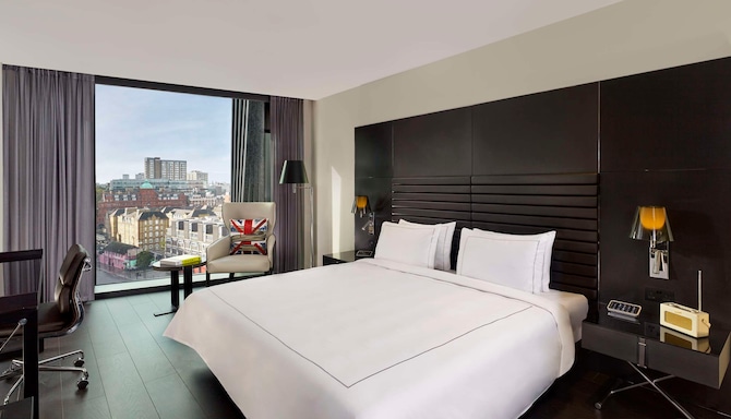 art’otel London Hoxton - art room