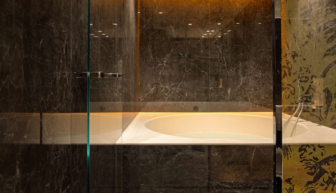 art’otel Rome Piazza Sallustio - Masterpiece Suite Bath Tub